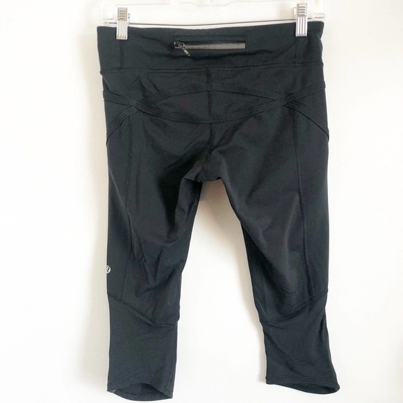 Lululemon Women's Cropped Black Leggings Waist and Back Zip Pockets Size 6 - Picture 4 of 12